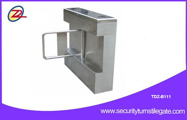 Puerta de la barrera del oscilación/torniquete impermeables inoxidables del control de acceso con el lector del mifare
