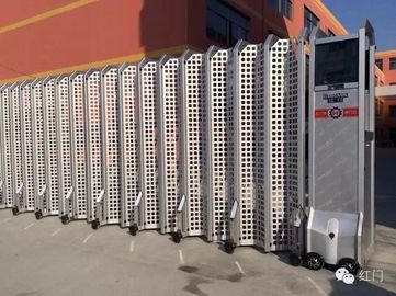 Puerta retractable eléctrica extensible de la aleación de aluminio que dobla con la pantalla de malla